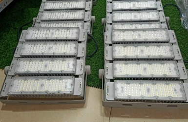 Đèn pha led 200w giá bao nhiêu