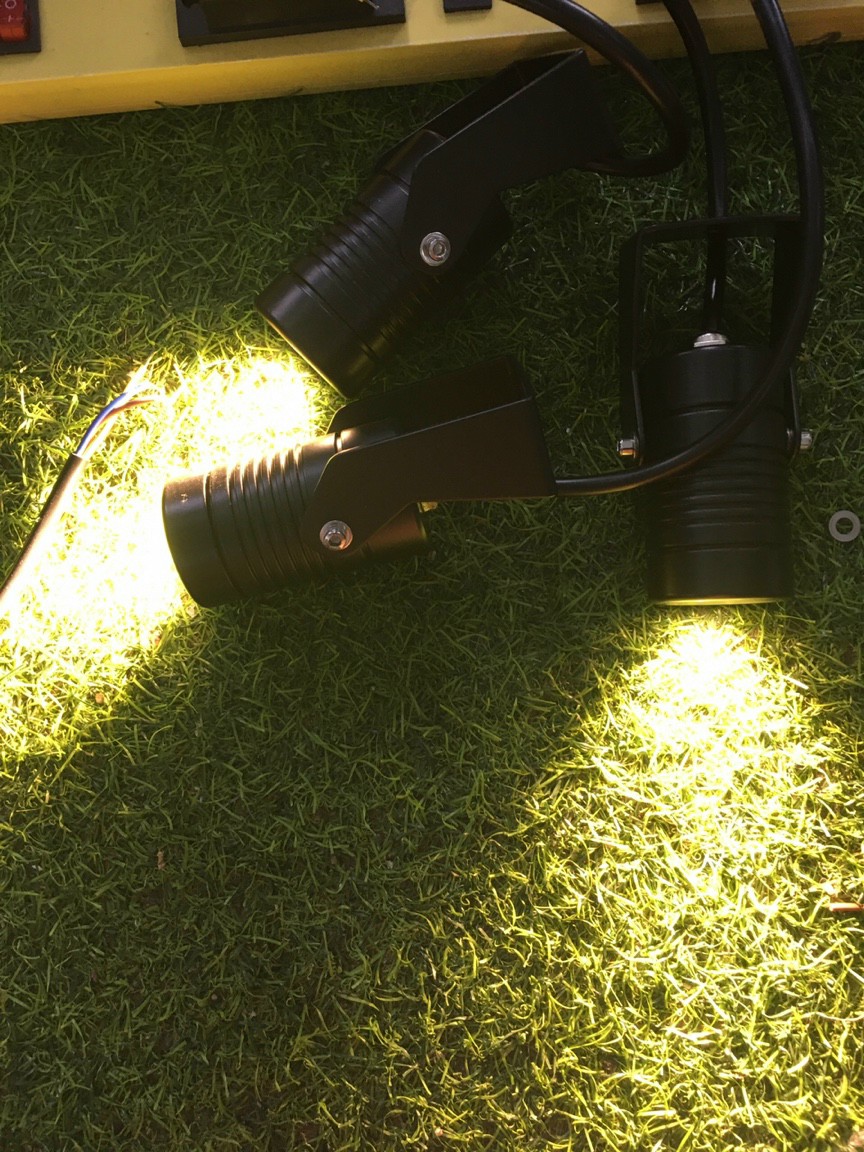 Đèn led cắm cỏ 20w 2