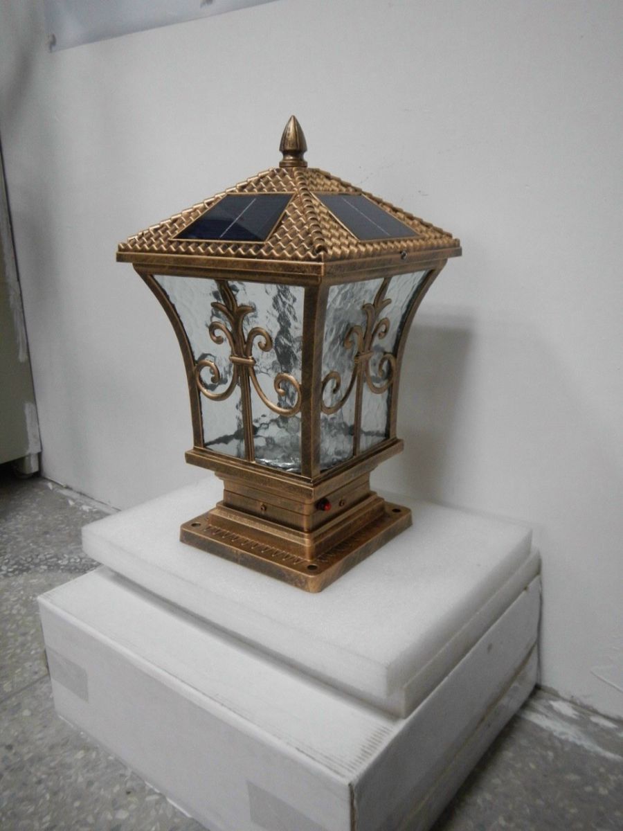 Đèn trụ cổng năng lượng mặt trời giá rẻ 1
