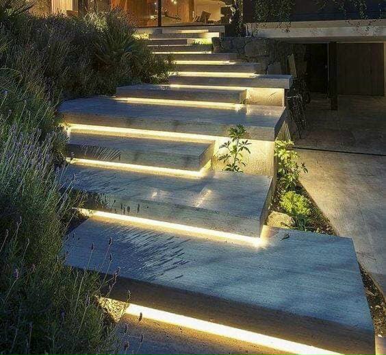 Thanh nhôm định hình led cầu thang 1