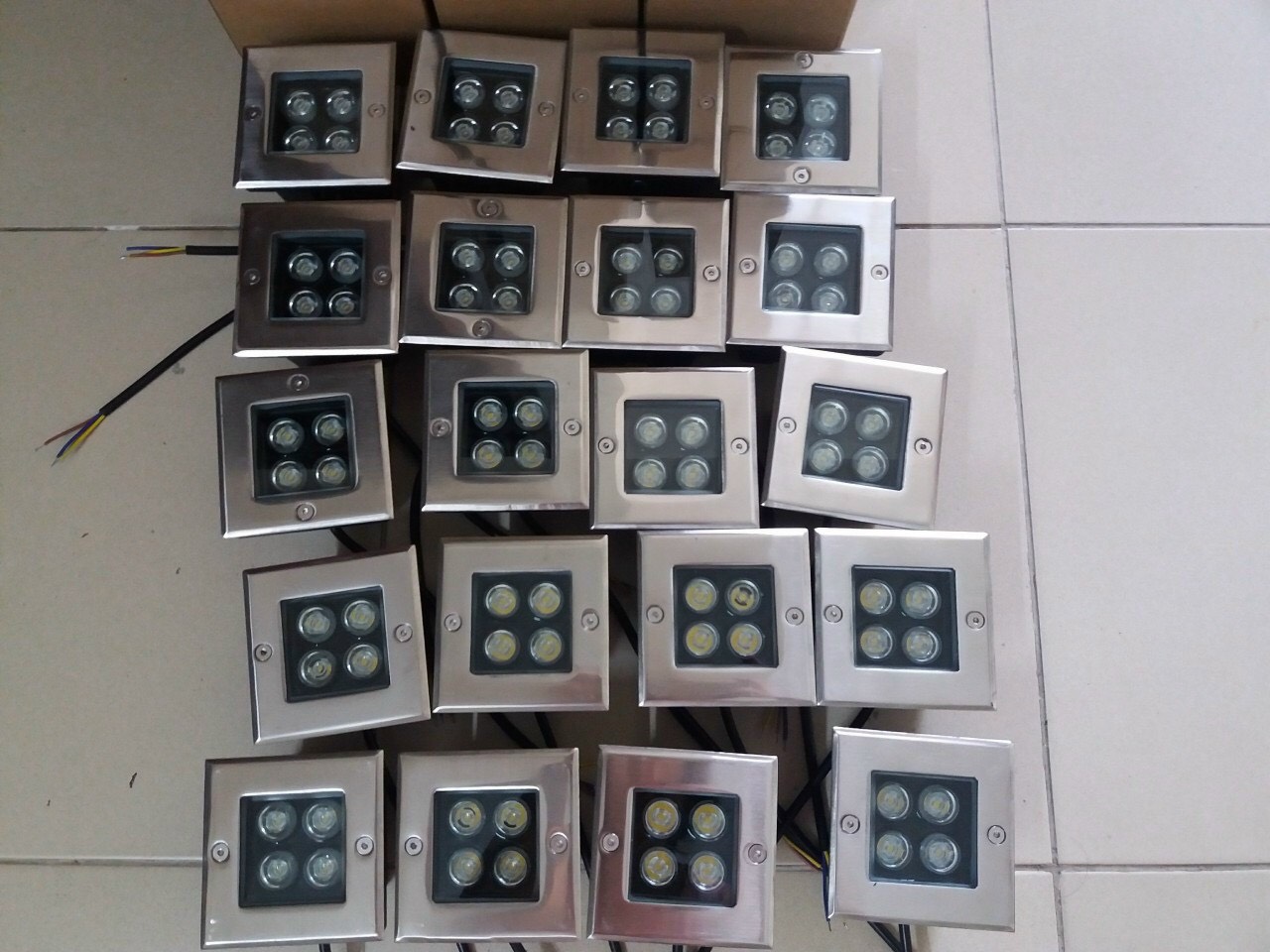 đèn led âm đất