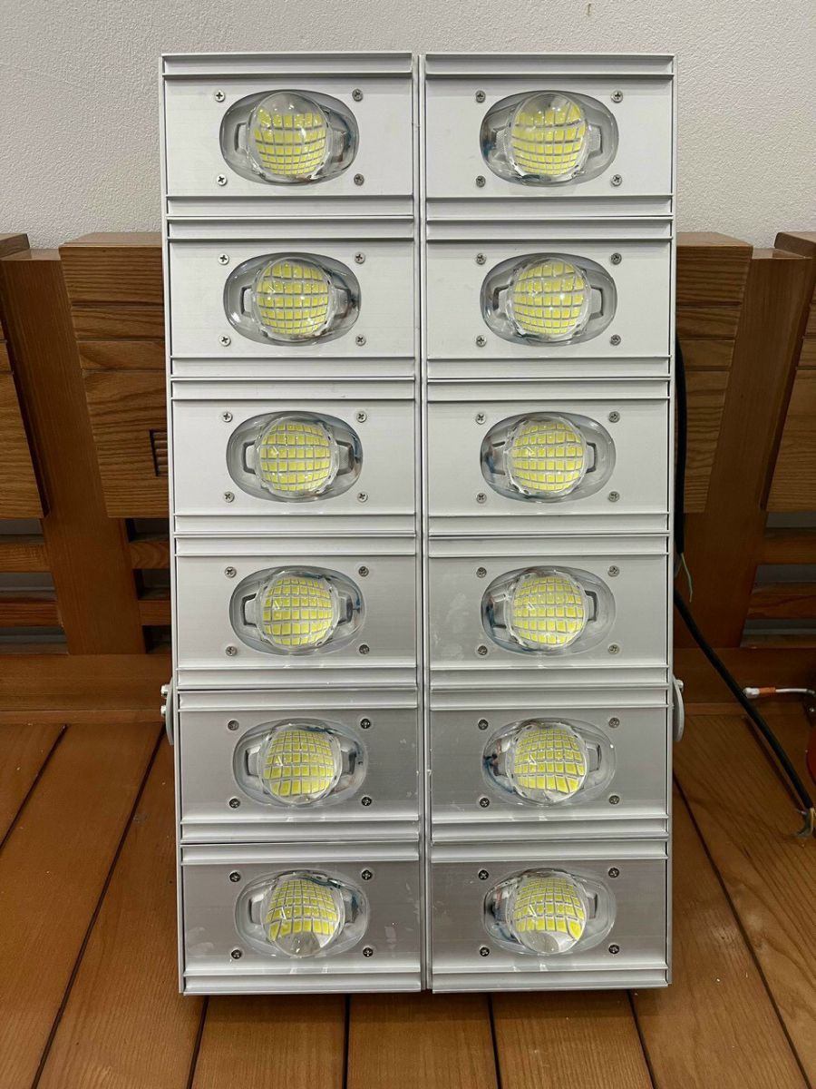 Đèn pha led chiếu xa ngoài trời